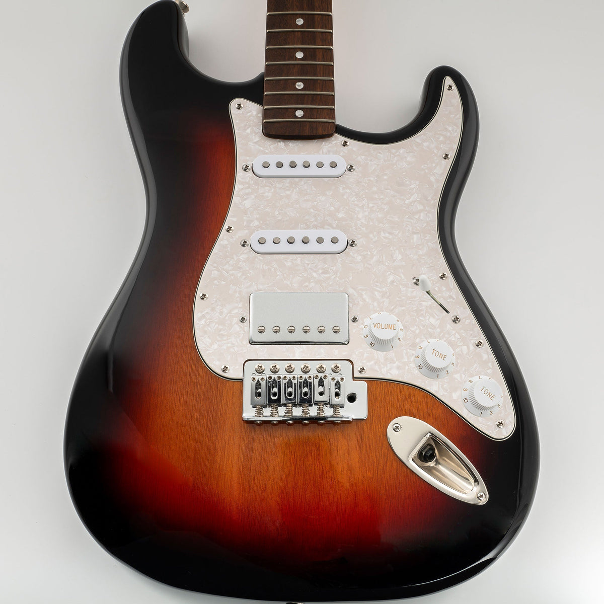 Musiclily Pro pickguard Strat HSS s 11 otvormi pre Fender Standard Stratocaster vyrobený v USA/Mexiku, moderný štýl