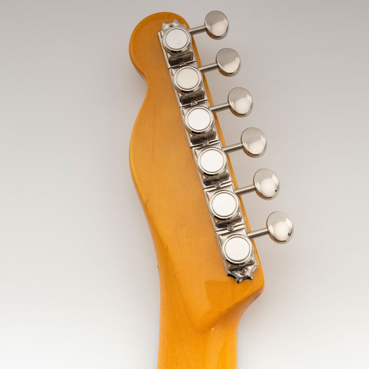 Musiclily Pro R18T-10 polouzavreté zamykacie ladiace mechaniky 6 v rade vo vintage hybrid štýle, prevod 18:1, oválne gombíky, pre Fender/Squier Strat a Tele